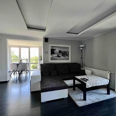 Utulny Dom S Virivkou S Vyhladom Na Mesto A Velkym Parkoviskom Villa *