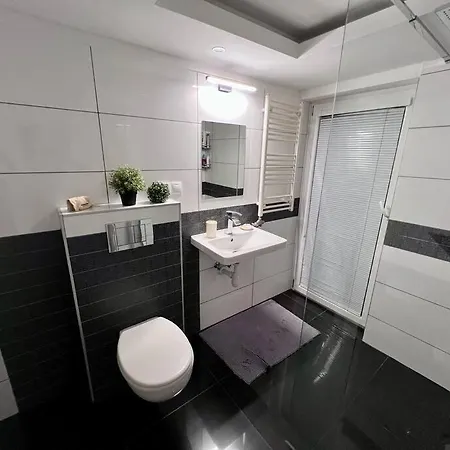 Utulny Maly Domcek S Virivkou Kassa