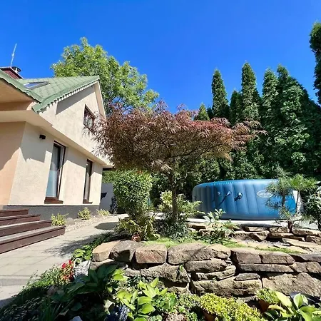 Utulny Maly Domcek S Virivkou Kassa