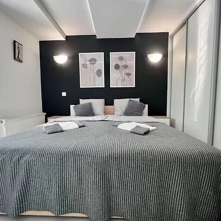 Utulny Dom S Virivkou S Vyhladom Na Mesto A Velkym Parkoviskom فيلة كَشّا