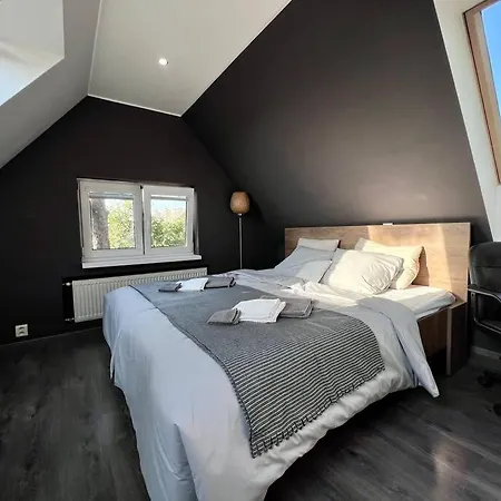 Utulny Dom S Virivkou S Vyhladom Na Mesto A Velkym Parkoviskom Villa