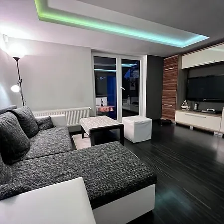 Utulny Dom S Virivkou S Vyhladom Na Mesto A Velkym Parkoviskom Вилла *