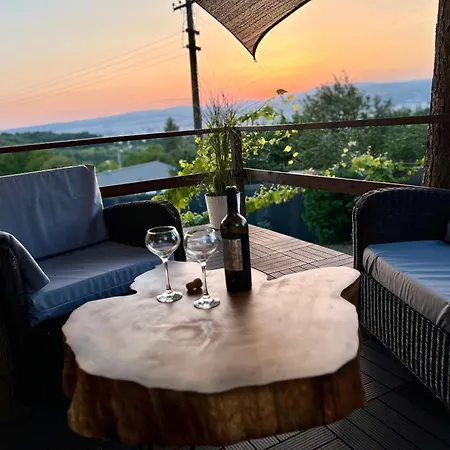 Utulny Maly Domcek S Virivkou Kassa