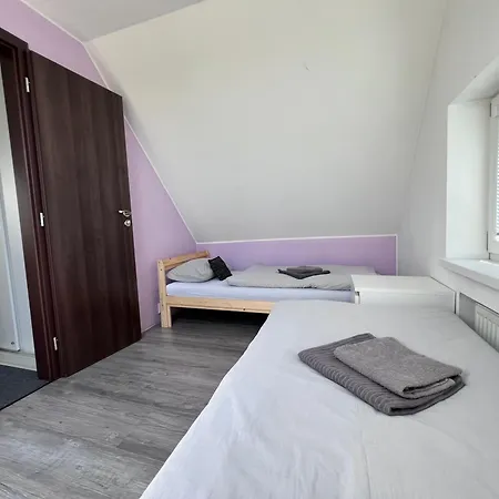فيلة Utulny Dom S Virivkou S Vyhladom Na Mesto A Velkym Parkoviskom