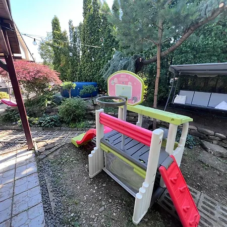Utulny Dom S Virivkou S Vyhladom Na Mesto A Velkym Parkoviskom * كَشّا