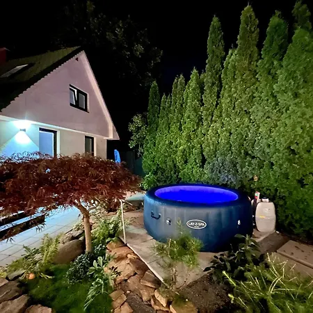 Utulny Dom S Virivkou S Vyhladom Na Mesto A Velkym Parkoviskom *