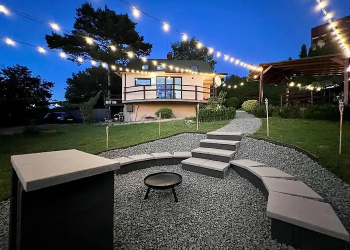 Utulny Maly Domcek S Virivkou ヴィラ コシツェ