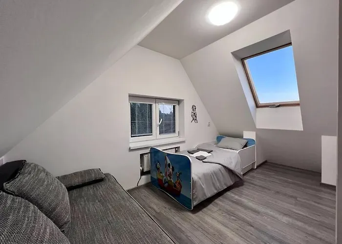 Utulny Maly Domcek S Virivkou コシツェ