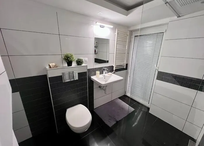 Utulny Maly Domcek S Virivkou コシツェ