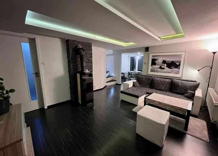 Utulny Maly Domcek S Virivkou * コシツェ