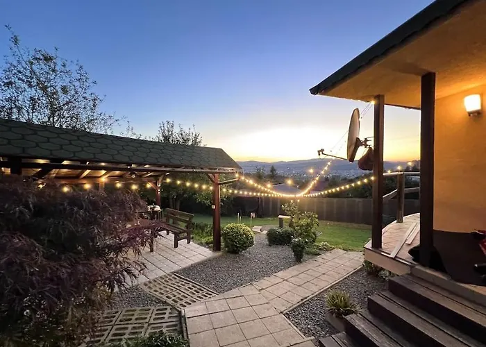 Utulny Maly Domcek S Virivkou ヴィラ コシツェ