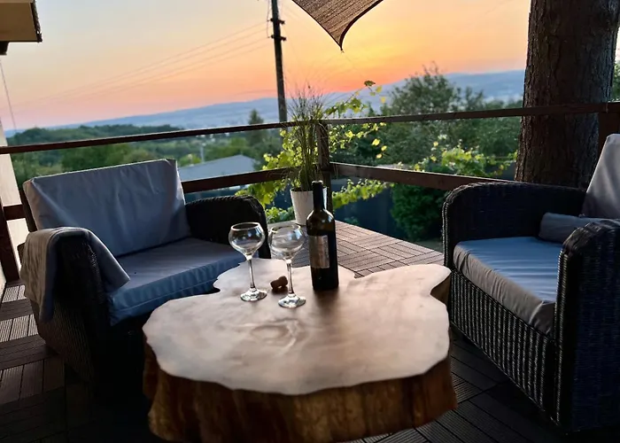 Utulny Maly Domcek S Virivkou コシツェ